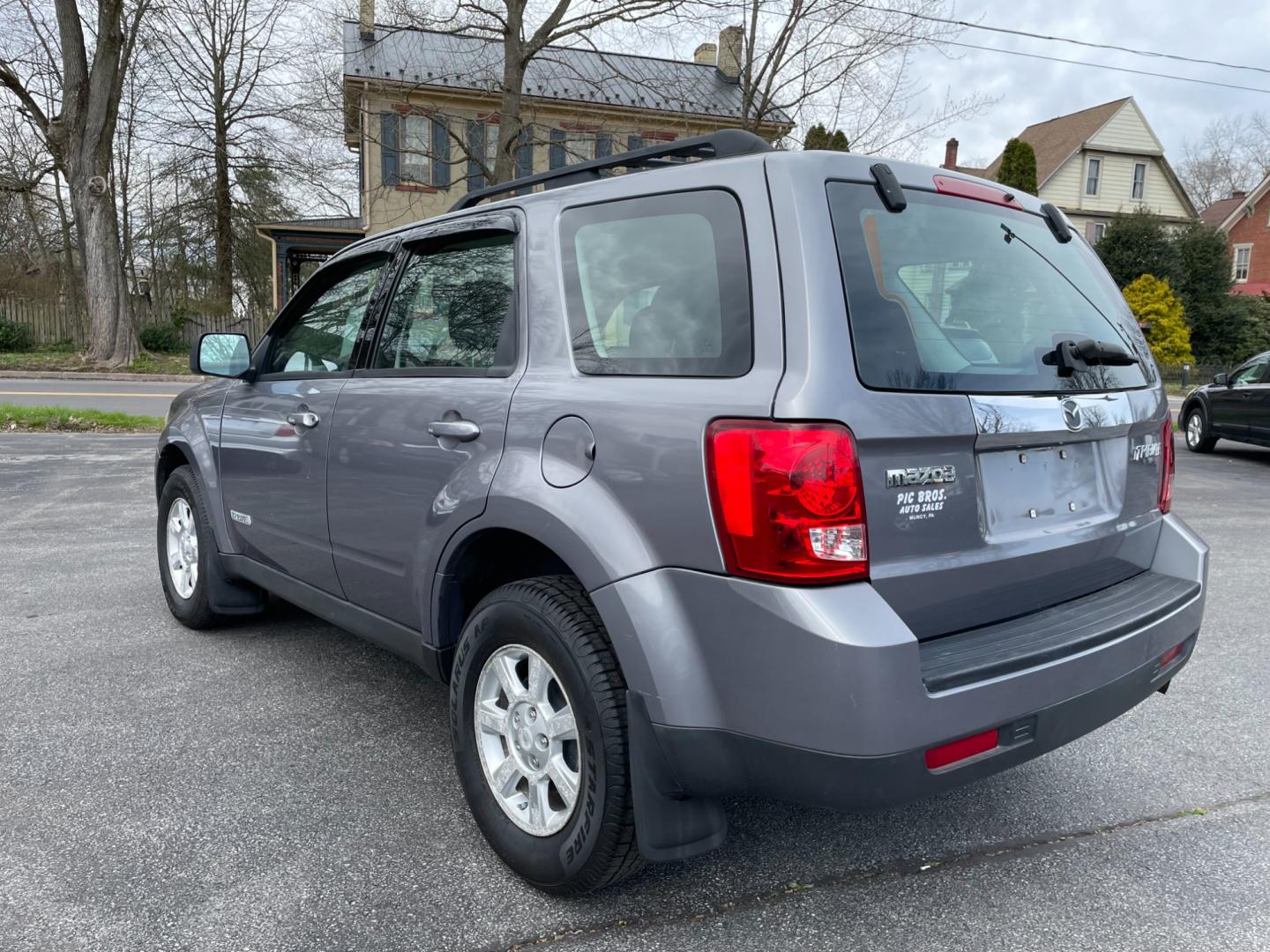 2008 grey Mazda Tribute i Grand Touring 4WD (4F2CZ92Z58K) with an 2.3L L4 DOHC 24V engine, 4-Speed Automatic Overdrive transmission, located at 101 N. Main Street, Muncy, PA, 17756, (570) 546-5462, 41.207691, -76.785942 - Photo#2